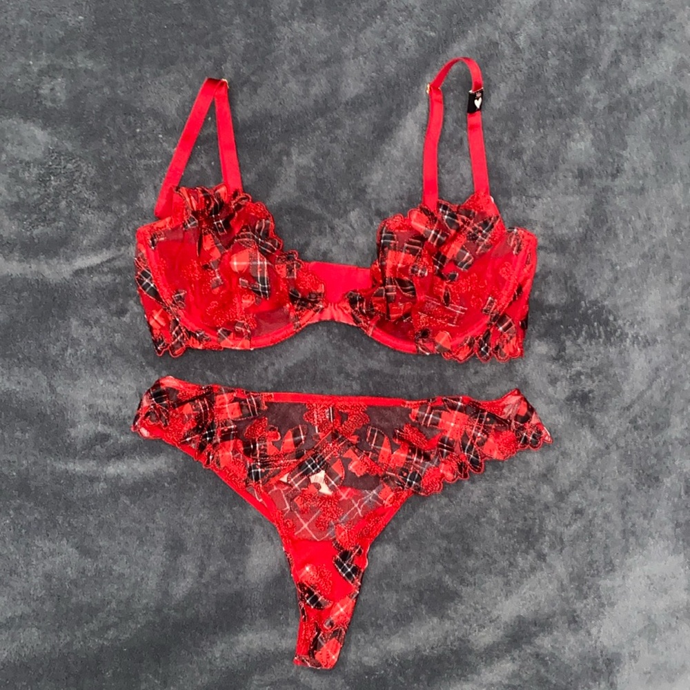 Victoria’s Secret low cut Demi-Bonnet & Very Sexy thong